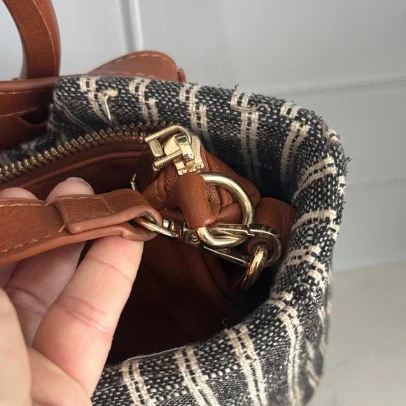 Antik Kraft Black and White Striped Shoulder Bag with Brown Handles - Picture 3 of 7